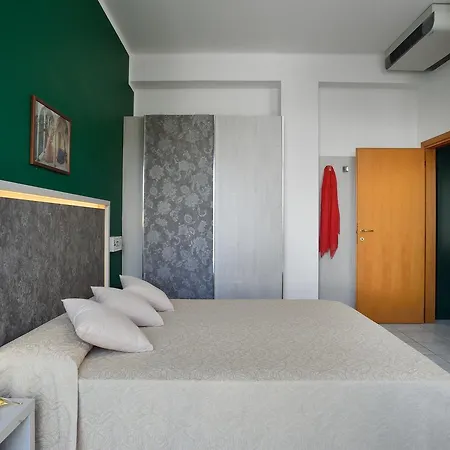 Margherita Aparthotel 3*